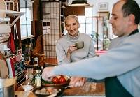 couple_kitchen_cooking_online.jpg couple_kitchen_cooking_online.jpg