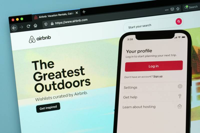 Earns Airbnb Earns Airbnb