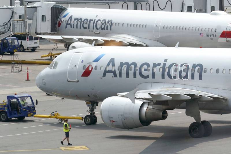 FILE - American Airlines passenger jets prepare for departure, Wednesday, July
21, 2021, near a terminal at Boston Logan International Airport, in Boston.
American said Thursday, April 21, 2022, it lost $1.64 billion in the first
quarter, which was marred by thousands of flight cancellations, many of them
because pilots and flight attendants were out with COVID-19. (AP Photo/Steven... FILE - American Airlines passenger jets prepare for departure, Wednesday, July
21, 2021, near a terminal at Boston Logan International Airport, in Boston.
American said Thursday, April 21, 2022, it lost $1.64 billion in the first
quarter, which was marred by thousands of flight cancellations, many of them
because pilots and flight attendants were out with COVID-19. (AP Photo/Steven...